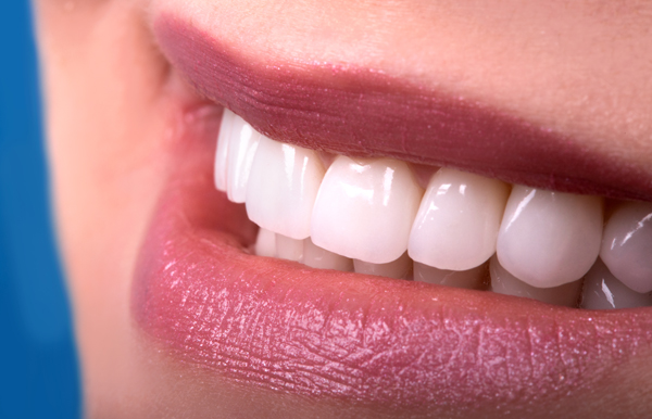 How Does Zoom Teeth Whitening Work?